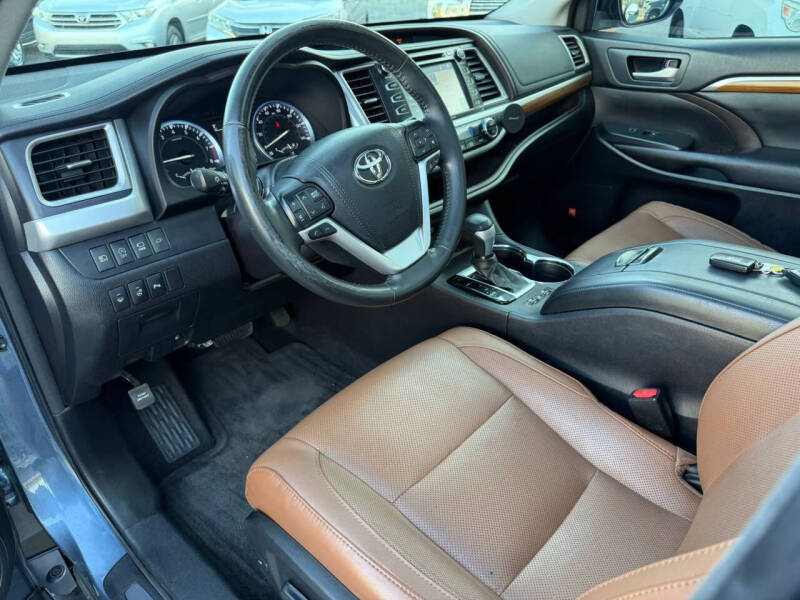 2017 Toyota Highlander Limited Platinum