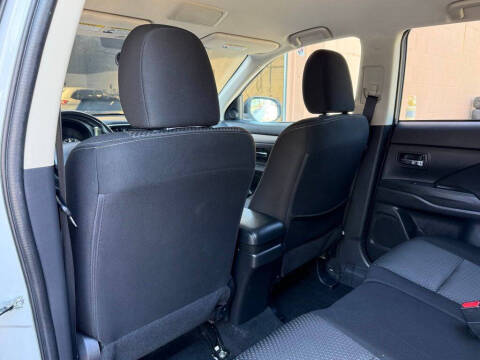 2017 Mitsubishi Outlander ES