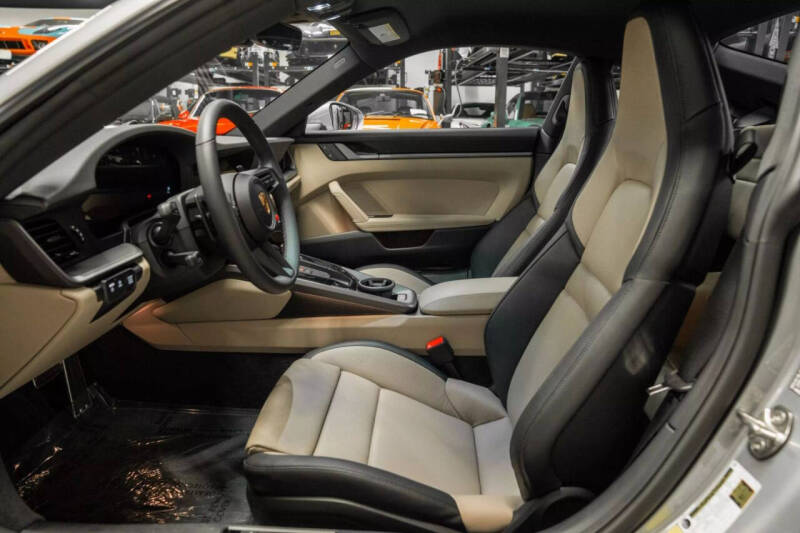 2025 Porsche 911 Carrera