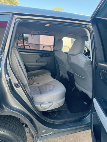 2022 Toyota Highlander L