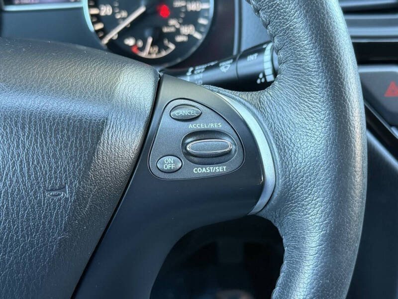 2017 Nissan Pathfinder SV