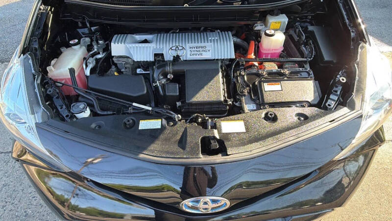 2017 Toyota Prius v Three