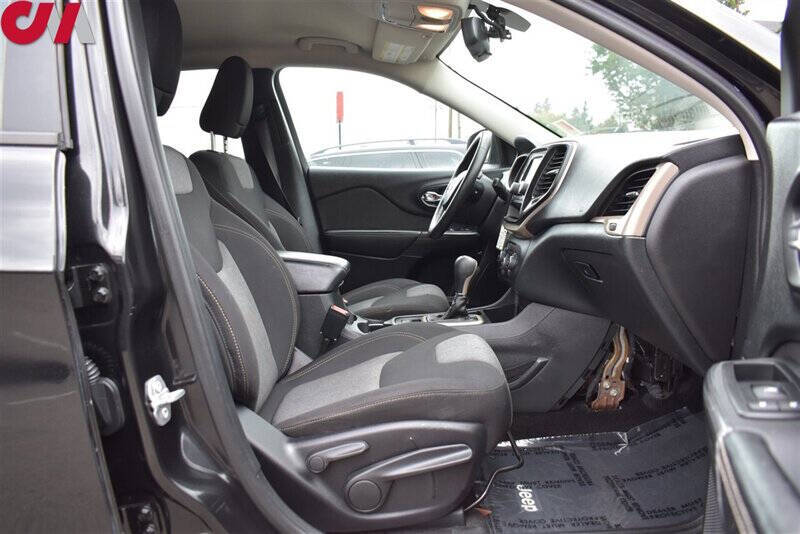 2016 Jeep Cherokee Sport