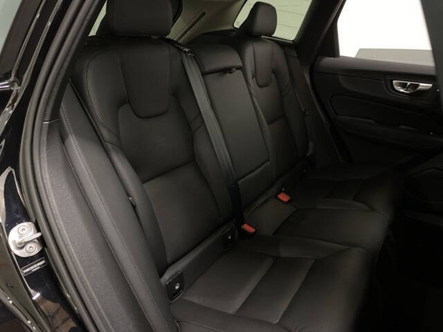 2025 Volvo XC60 B5 Plus Dark Theme