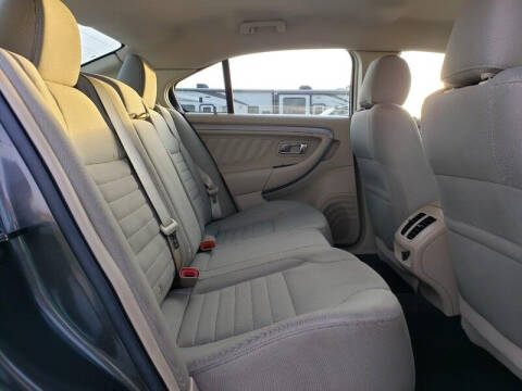 2017 Ford Taurus SE