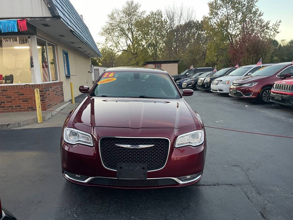 2016 Chrysler 300 for sale at Michael Johnson @ Allens Auto Sales Hopkinsville in Hopkinsville, KY