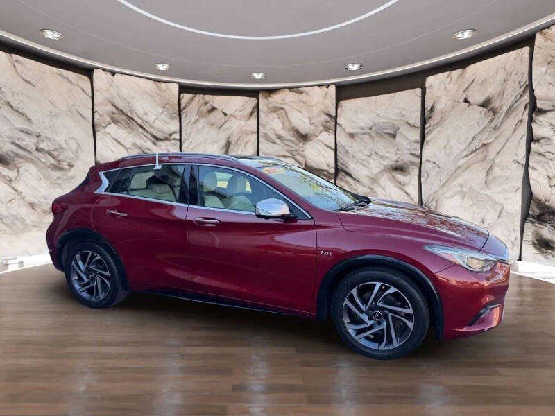2017 Infiniti QX30 Premium