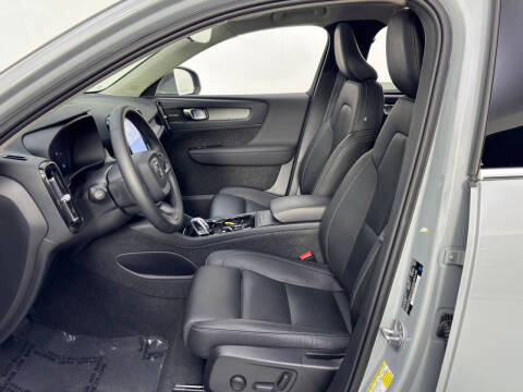 2024 Volvo XC40 B5 Plus Bright Theme