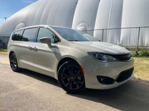 2019 Chrysler Pacifica for sale at Western Star Auto Sales in Chicago IL
