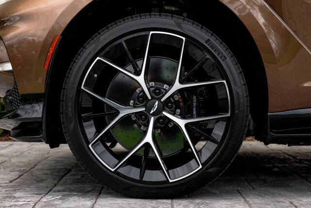 2025 Aston Martin DBX 707