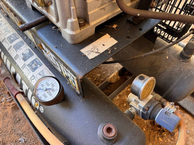 Central Pneumatic Air Compressor