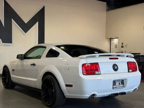 2005 Ford Mustang GT Deluxe