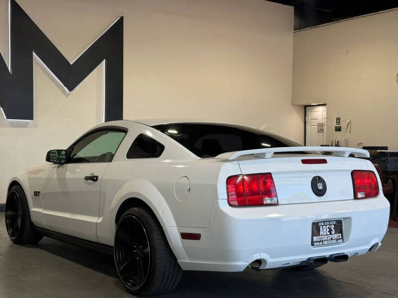 2005 Ford Mustang GT Deluxe