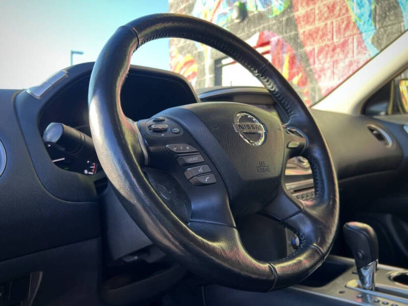 2019 Nissan Pathfinder SL