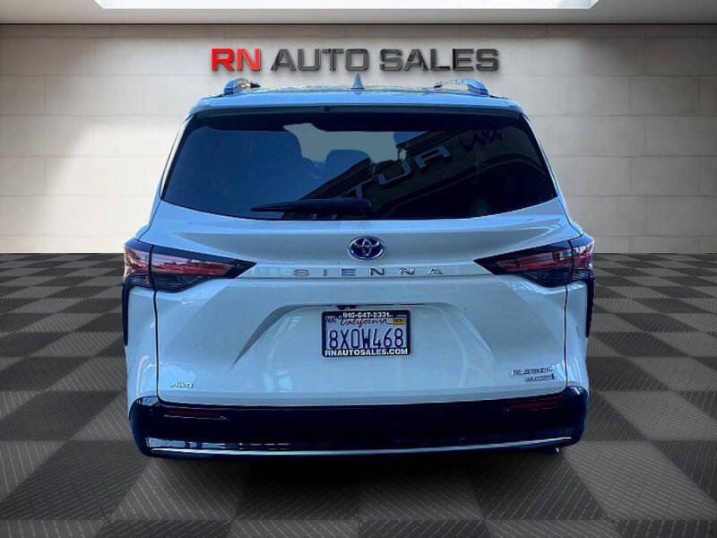 2021 Toyota Sienna Platinum 7-Passenger