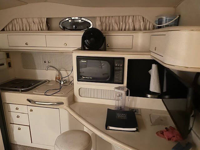 1999 Sea Ray Express cruiser 400