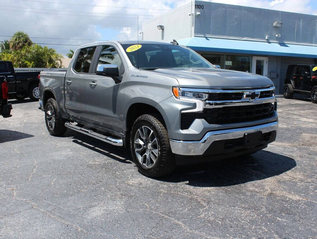 2023 Chevrolet Silverado Pickup - $48,995