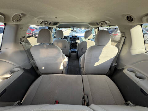 2014 Toyota Sienna LE 7-Passenger