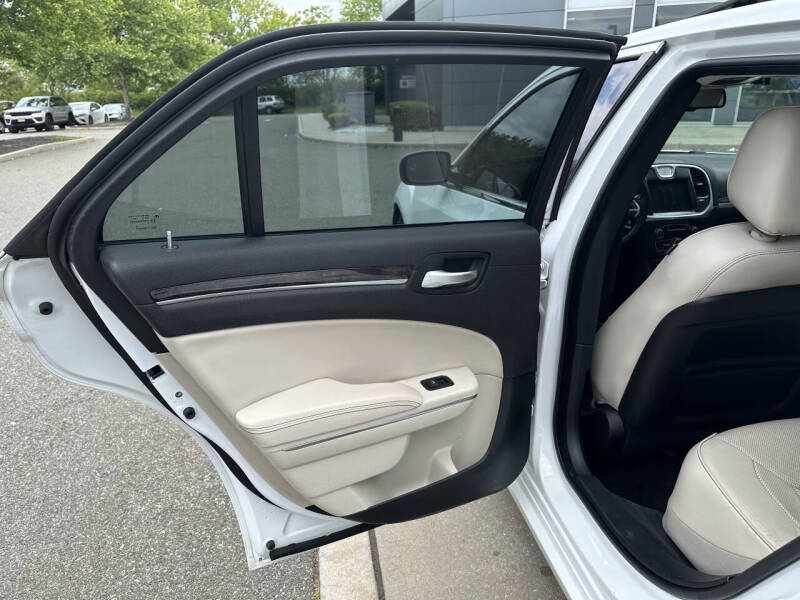 2016 Chrysler 300 C