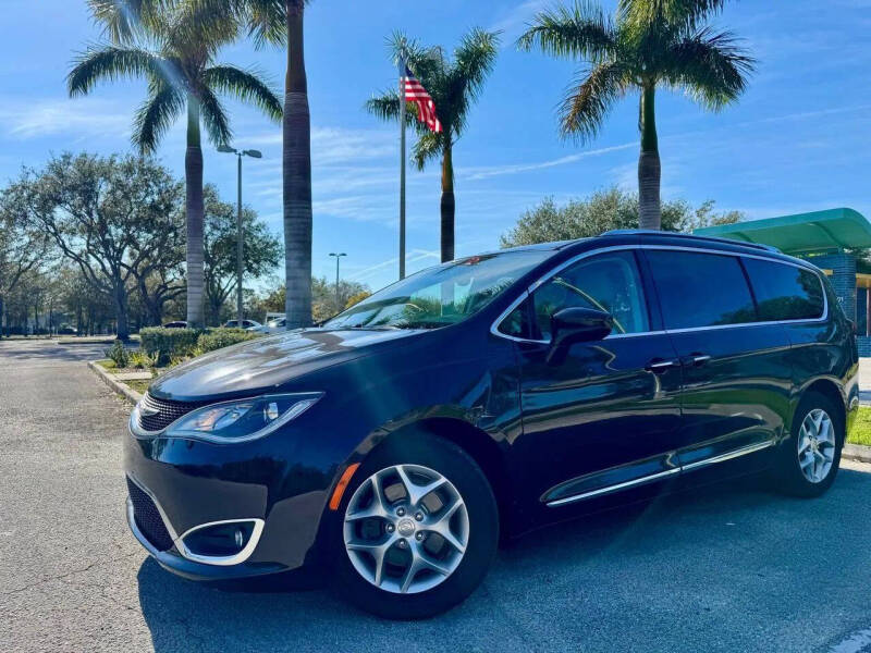 2017 Chrysler Pacifica Touring-L Plus