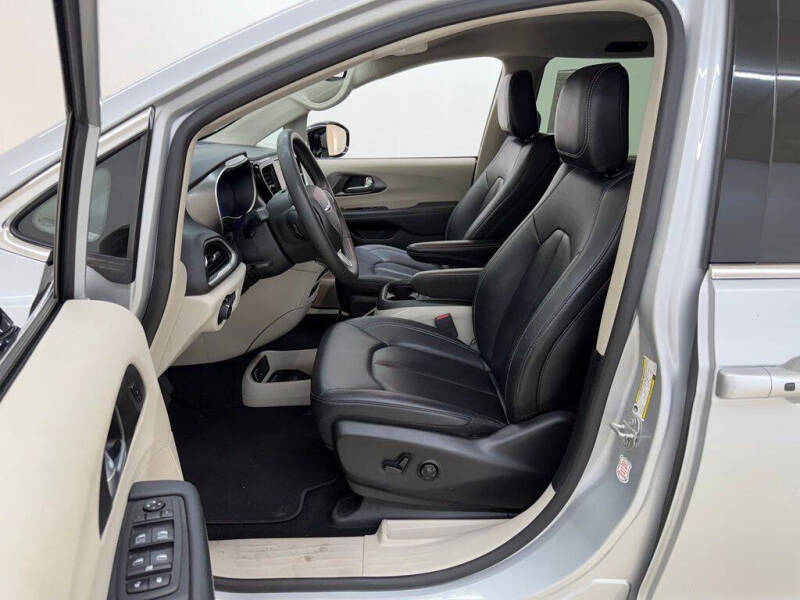 2024 Chrysler Pacifica Touring L - Photo 19