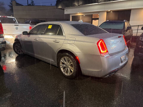 2018 Chrysler 300 Touring
