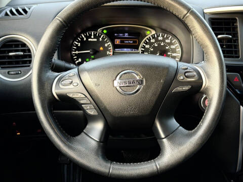 2020 Nissan Pathfinder SV