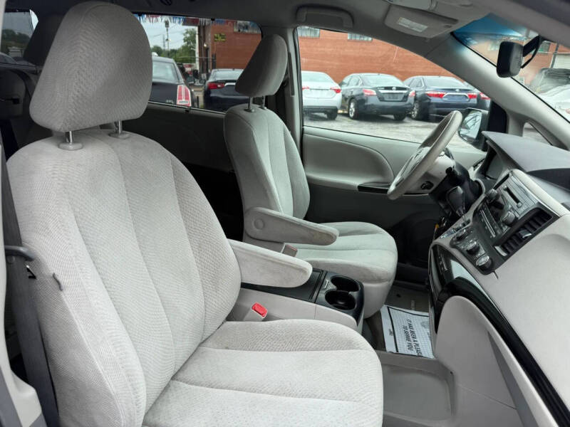 2012 Toyota Sienna