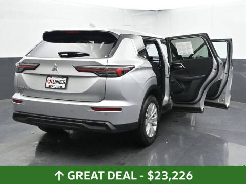 2025 Mitsubishi Outlander ES