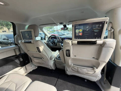 2017 Chrysler Pacifica Touring-L Plus