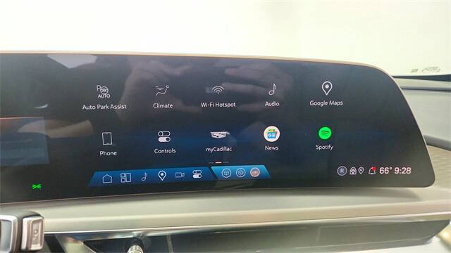 2025 Cadillac LYRIQ Luxury 3
