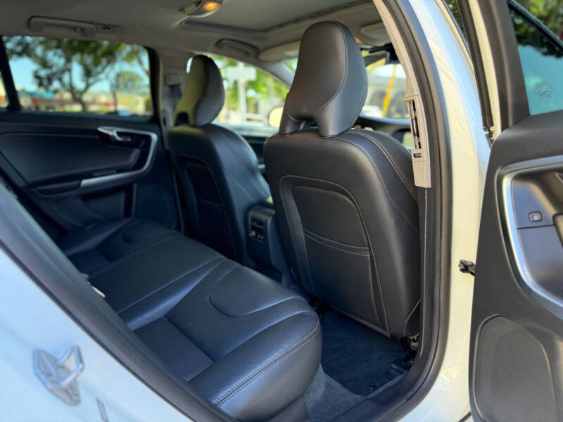 2016 Volvo V60 Cross Country T5