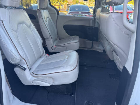 2020 Chrysler Pacifica Limited 35th Anniversary