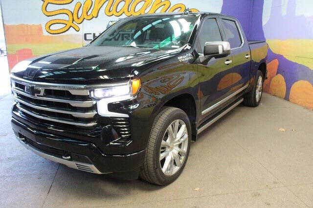 Used 2023 Chevrolet Silverado 1500 High Country with VIN 3GCUDJE8XPG104978 for sale in Grand Ledge, MI