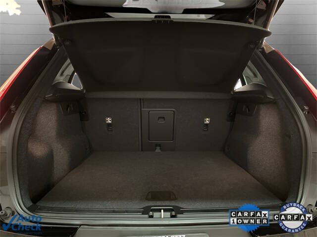 2025 Volvo XC40 B5 Core Bright Theme