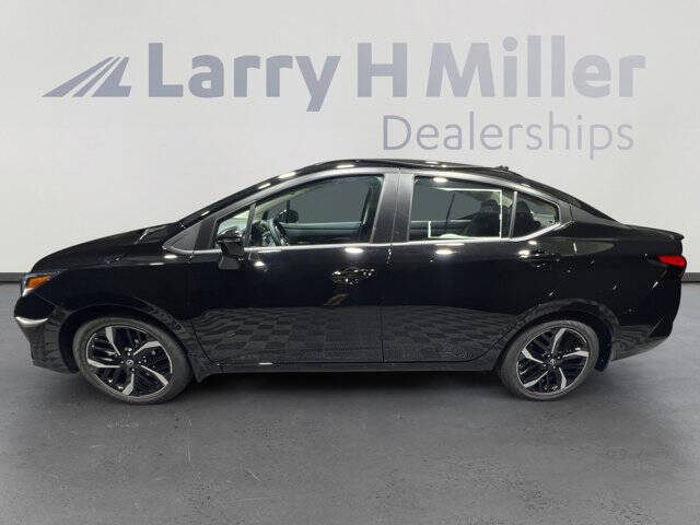 2025 Nissan Versa SR