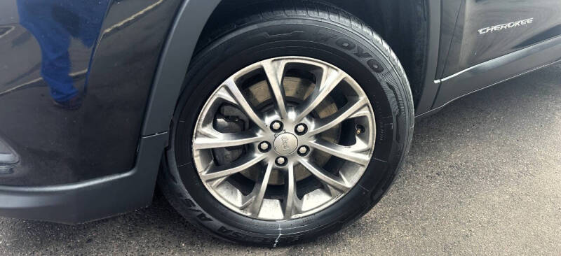 2019 Jeep Cherokee Latitude Plus - Photo 16