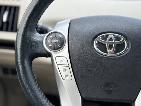 2013 Toyota Prius v Five