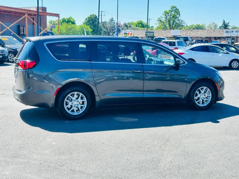 2017 Chrysler Pacifica Touring-L