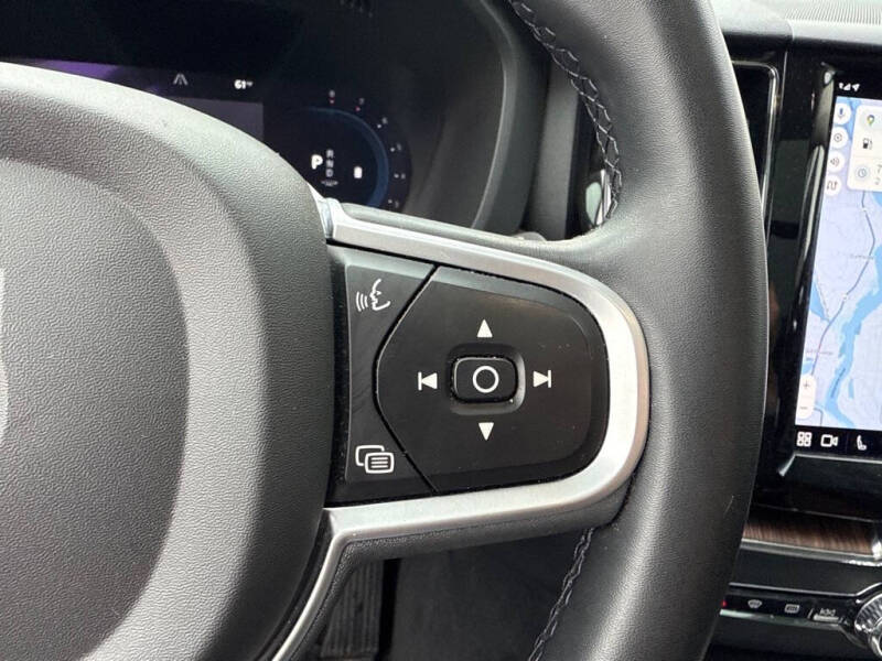 2022 Volvo XC60 B5 Momentum