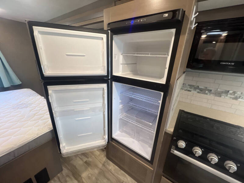 2021 Thor Motor Coach Hurricane