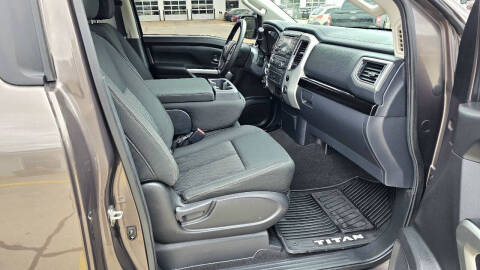 2017 Nissan Titan SV