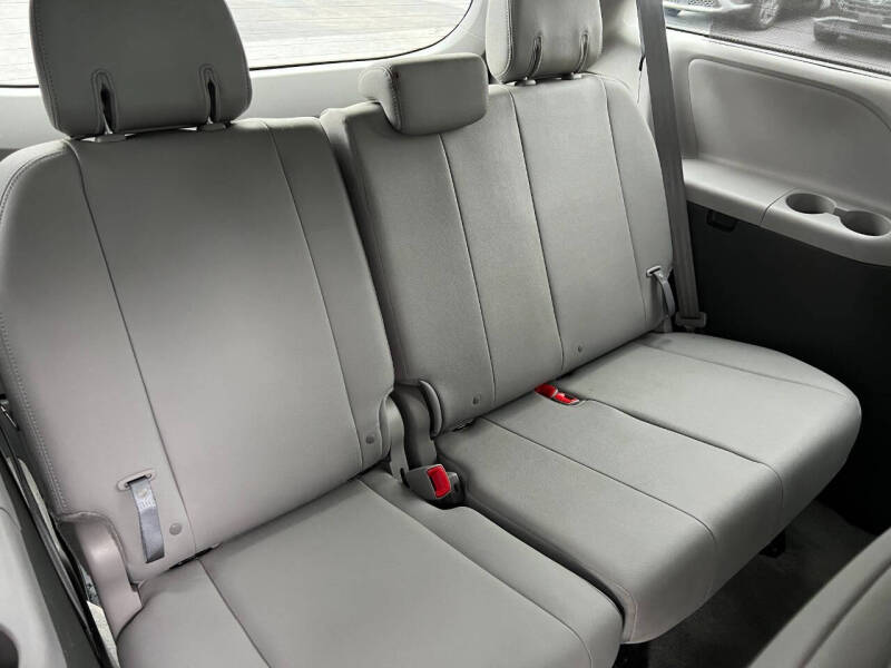 2018 Toyota Sienna XLE 8-Passenger