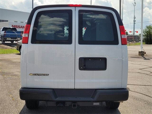 2025 Chevrolet Express 2500