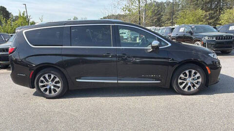 2025 Chrysler Pacifica Plug-In Hybrid Pinnacle