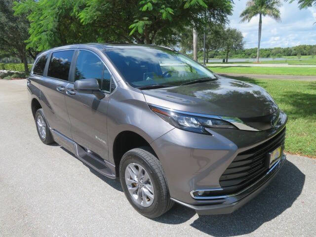 2024 Toyota Sienna XLE 7-Passenger