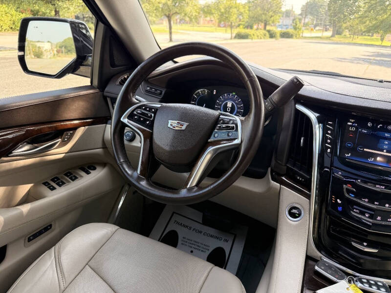2017 Cadillac Escalade Luxury