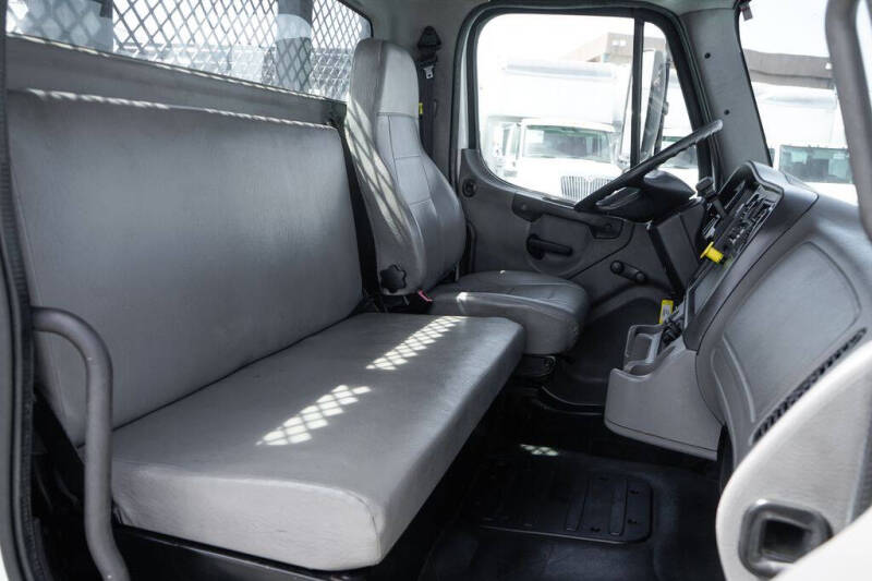 2019 Freightliner M2 106