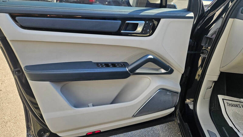 2022 Porsche Cayenne Turbo S E-Hybrid