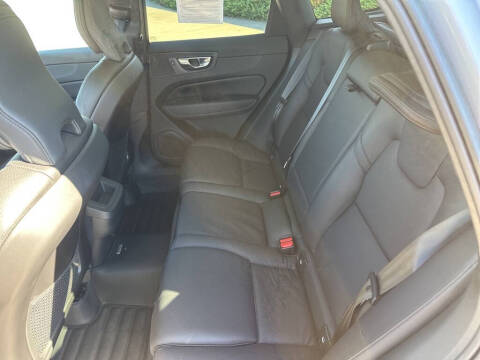 2023 Volvo XC60 B5 Plus Dark Theme